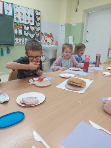 b_1024_768_0_00_images_2023_2024_KAWA_Kanapki_395839267_794437239150893_1932241008869676844_n